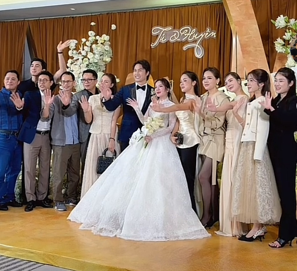 Quỳnh Nga Phanh Lee Huyền Lizzie và cả dàn sao VFC đổ bộ đám cưới Đình Tú