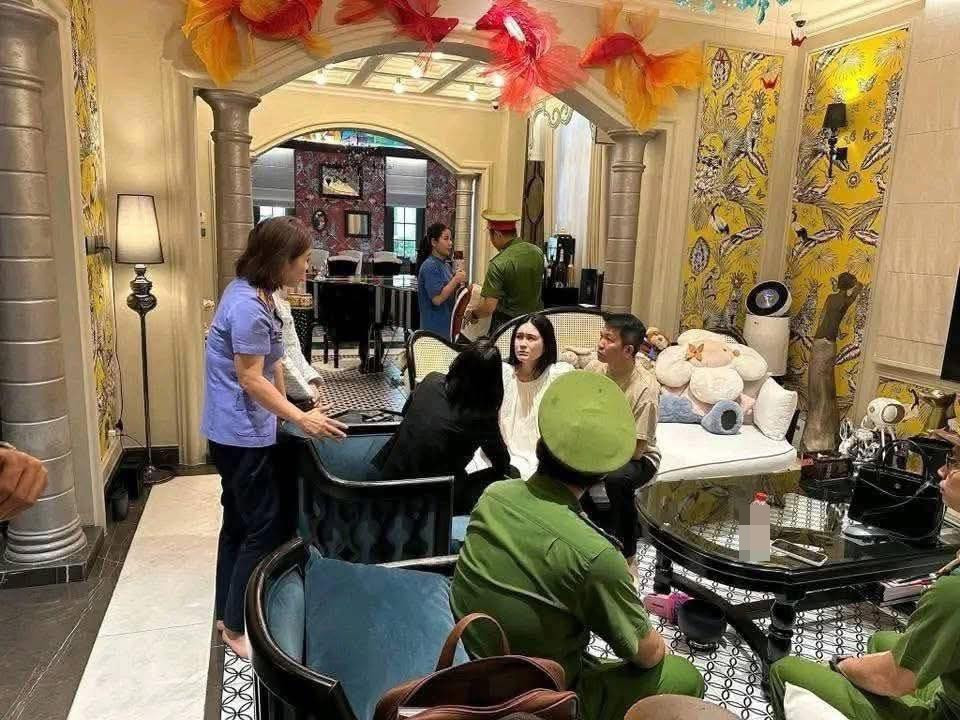 Sự nghiệp ca hát đi diễn 3 show đã bỏ nghề của Đoàn Di Băng