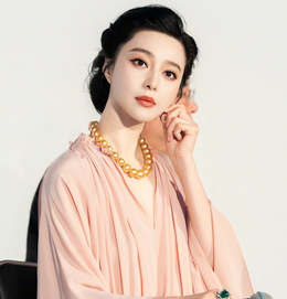 Đạo diễn Trương Luật, nam diễn viên Vương Truyền Quân và Bạch Bách Hà tại LHP Tokyo