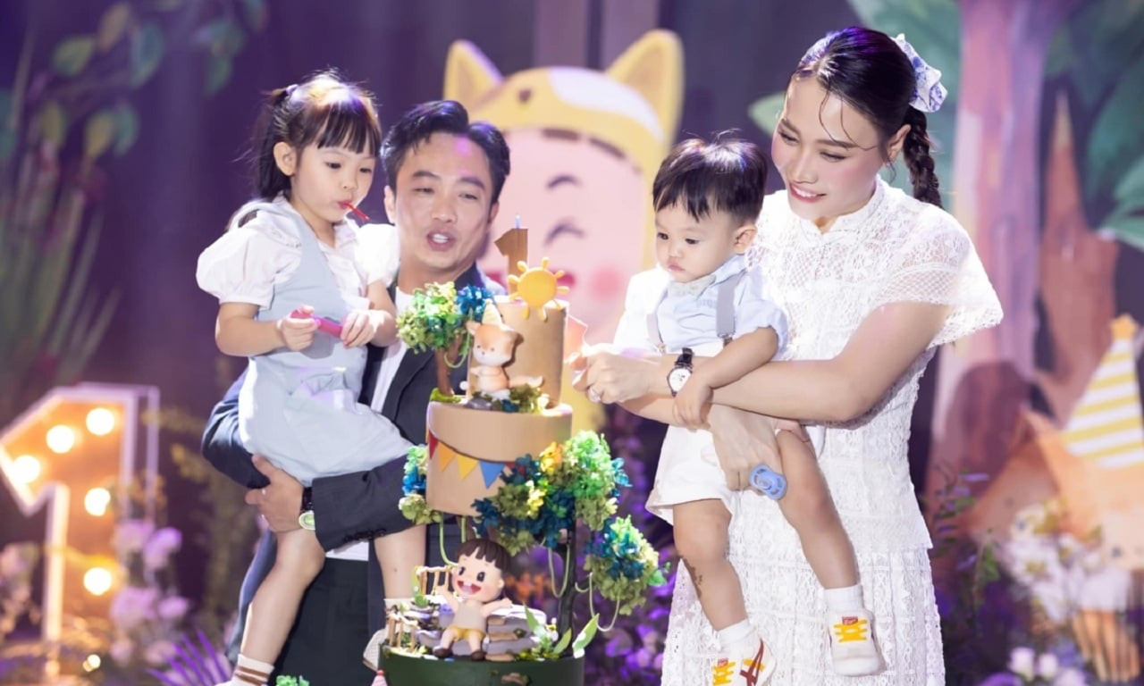 Bộ ảnh du lịch Hàn Quốc của 2 nhóc tì nhà Đàm Thu Trang  Cường Đô La gây sốt