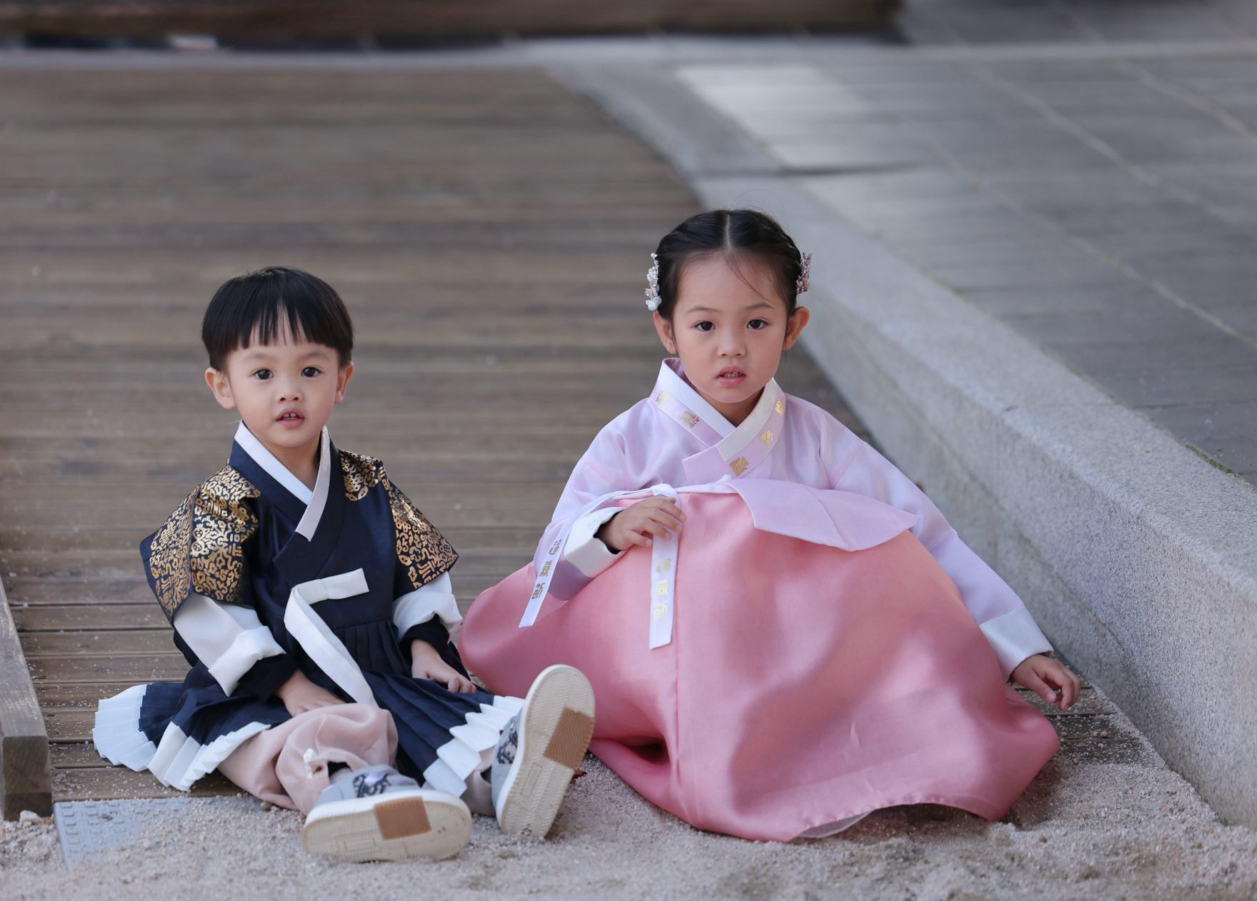 Bộ ảnh du lịch Hàn Quốc của 2 nhóc tì nhà Đàm Thu Trang  Cường Đô La gây sốt