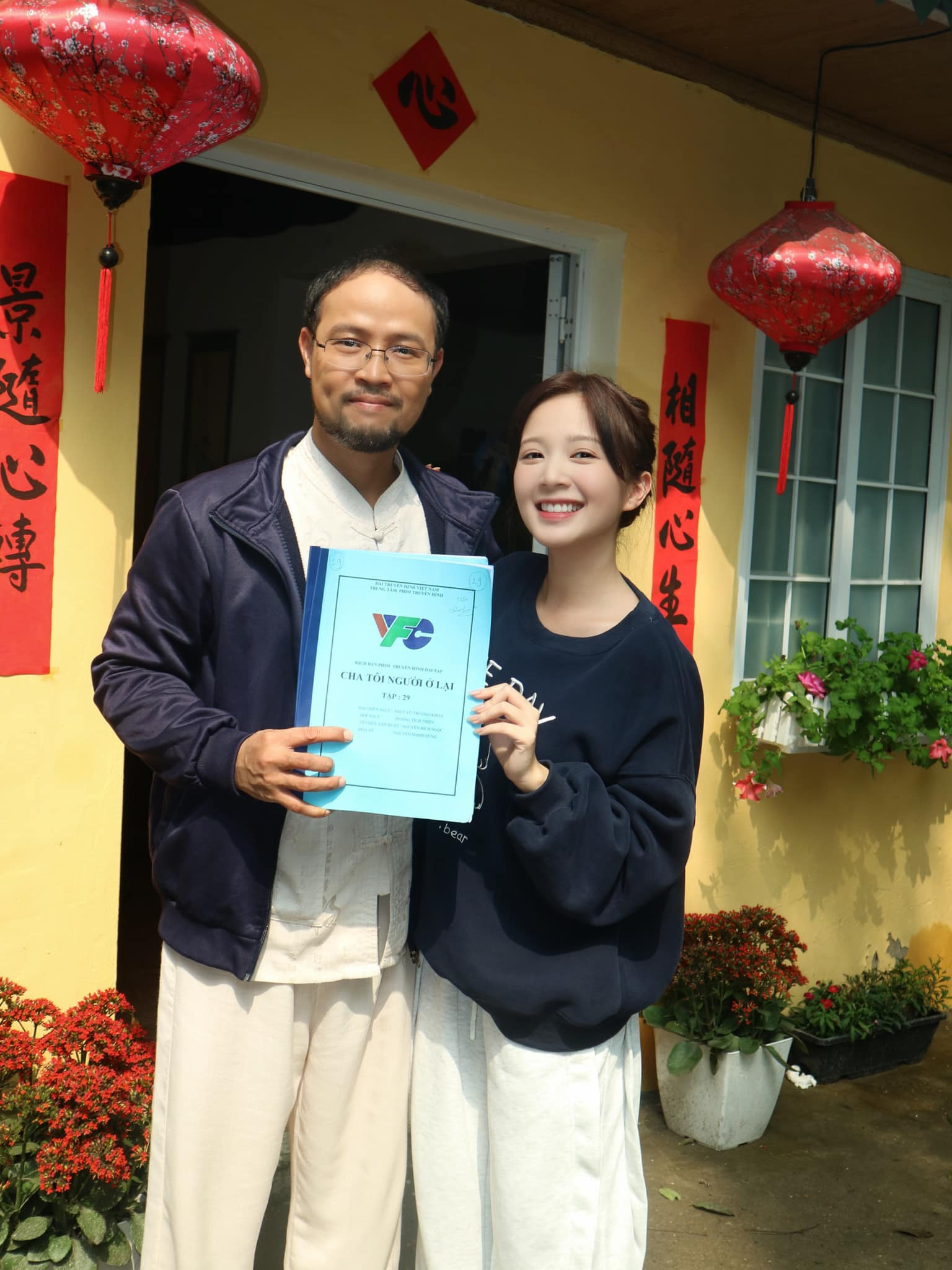 Bố Bình 'Cha tôi người ở lại' hát trong đám cưới của 'con gái' Ngọc Huyền - Ảnh 3.