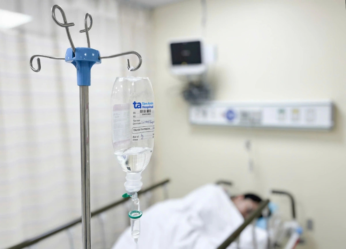 xac dinh duoc nguyen nhan hang loat nguoi nhap vien sau an banh mi o tp.hcm hinh anh 1