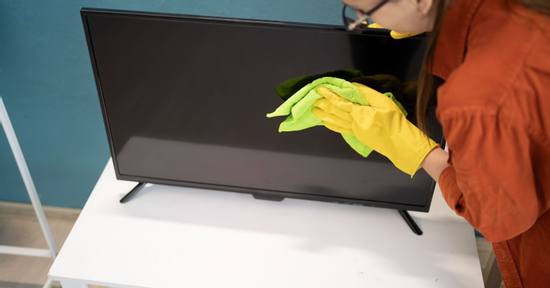 Cách lau màn hình TV đúng chuẩn, tránh gây hư hại