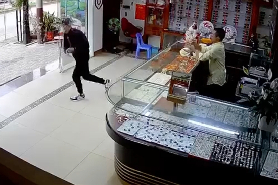 Danh tính nam sinh viên cướp tiệm vàng ở Thái Nguyên