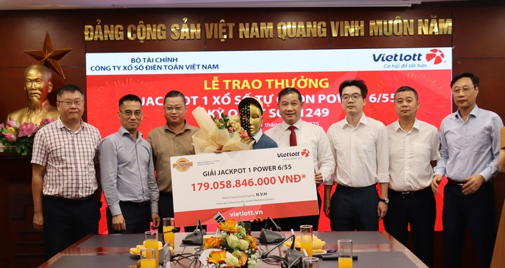 Ông N.V.H. ở Đà Nẵng trúng hơn 179 tỷ đồng. (Ảnh: Đại Việt)