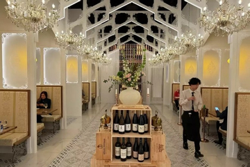 Nhà hàng món Việt ở Mỹ gây sốt, khách tấp nập mỗi cuối tuần