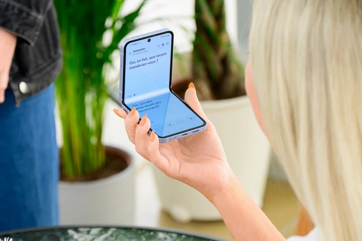 Các phần mềm, nền tảng dịch tự động đang trở nên phổ biến. (Ảnh: Samsung)