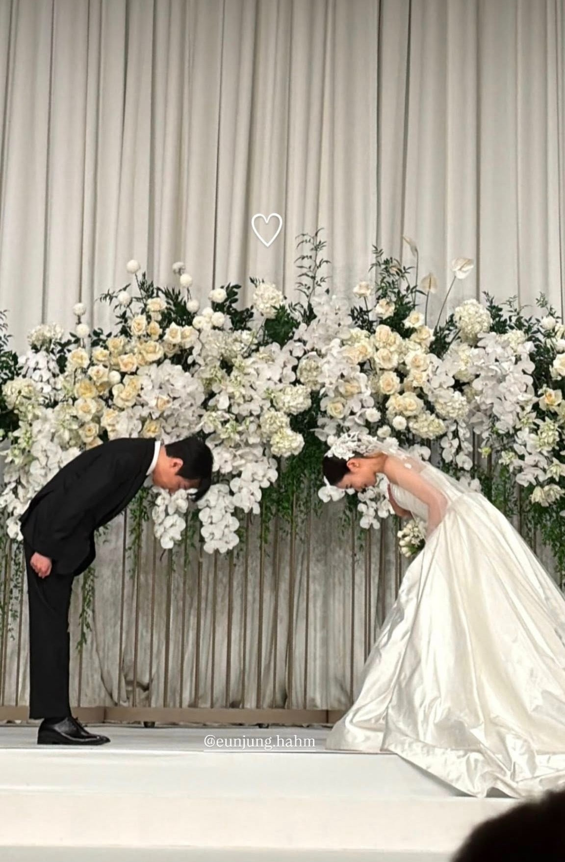 Đám cưới Tara Eunjung Dàn sao tụ hội hé lộ hình ảnh ít ỏi về chú rể