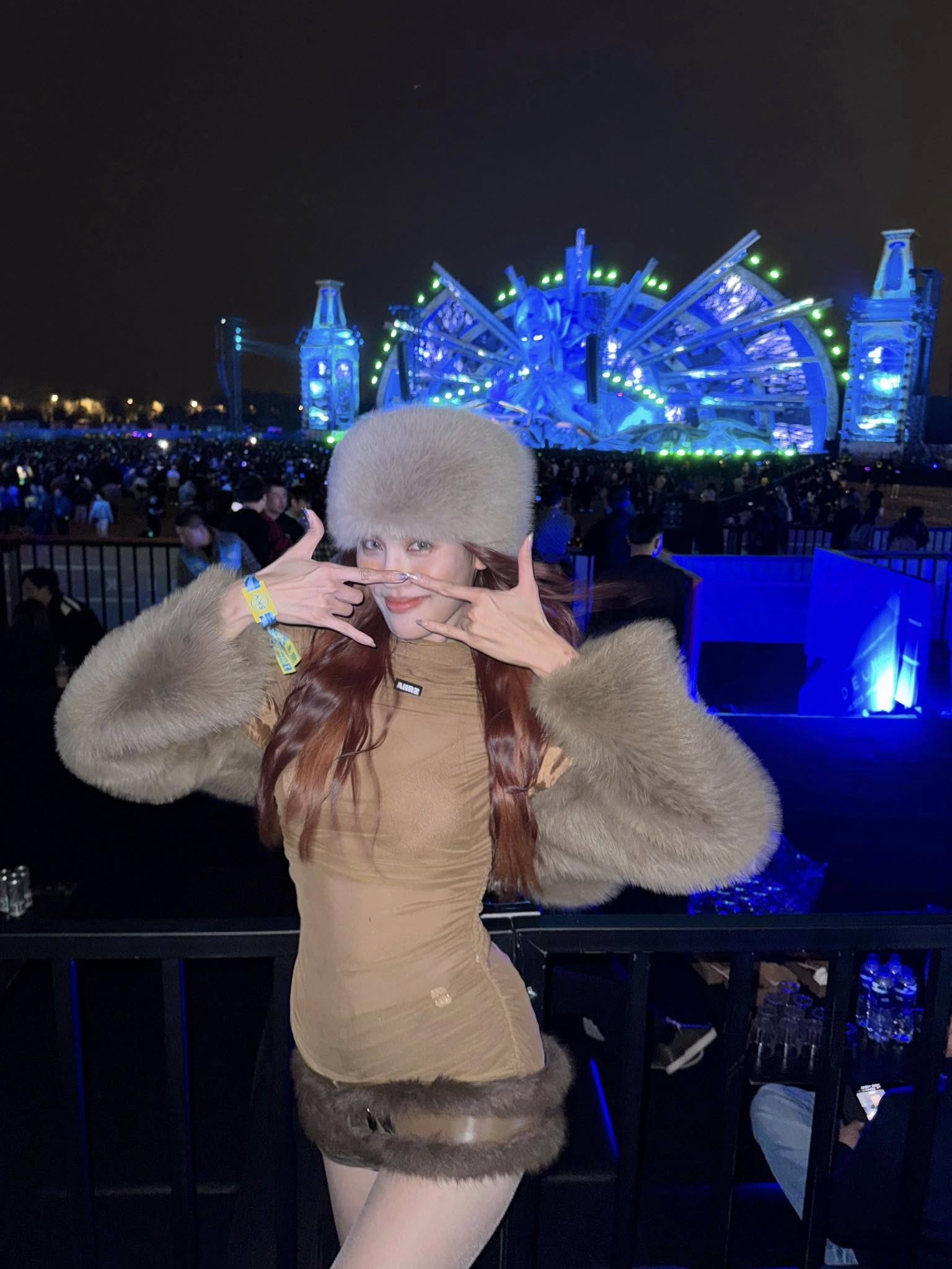 Mẹ 1 con Lan Khuê khoe dáng bốc lửa ở Thượng