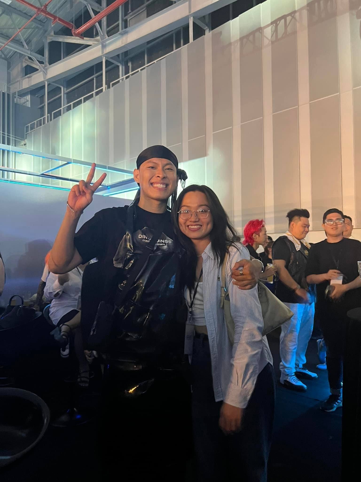 Một Anh Trai Say Hi kỉ niệm 10 năm với bạn gái chuyện tình từ khi khó khăn đến thành công rực rỡ