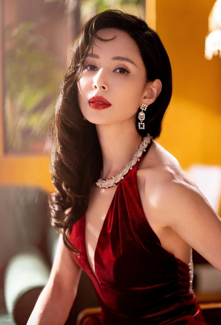 Ngỡ ngàng với sắc vóc ở tuổi 59 của 'Tiểu Long Nữ đẹp nhất màn ảnh' - Ảnh 11.