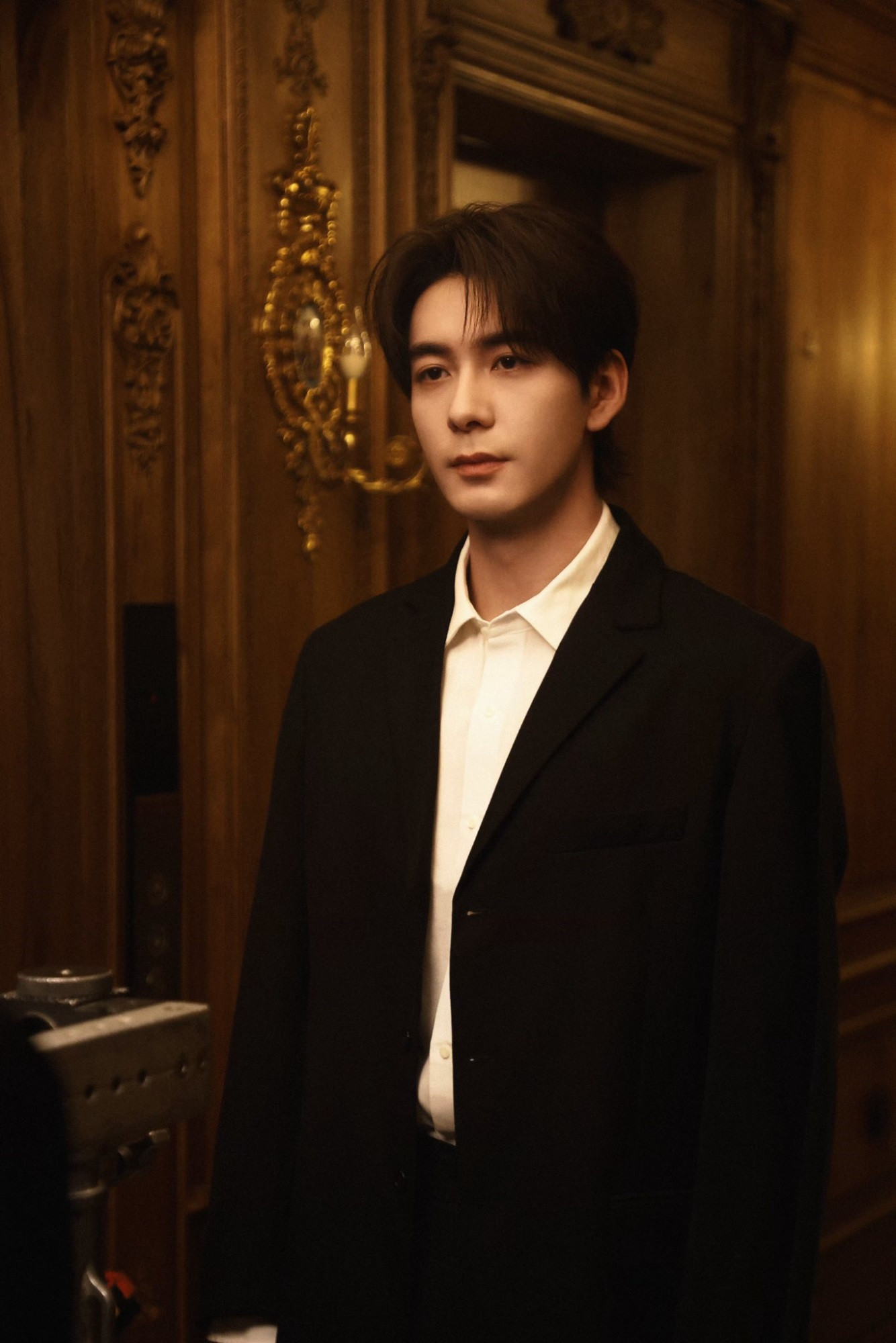 Sánh đôi cùng Địch Lệ Nhiệt Ba, Trần Tinh Húc cũng không thể giúp phim trở mình - Ảnh 1