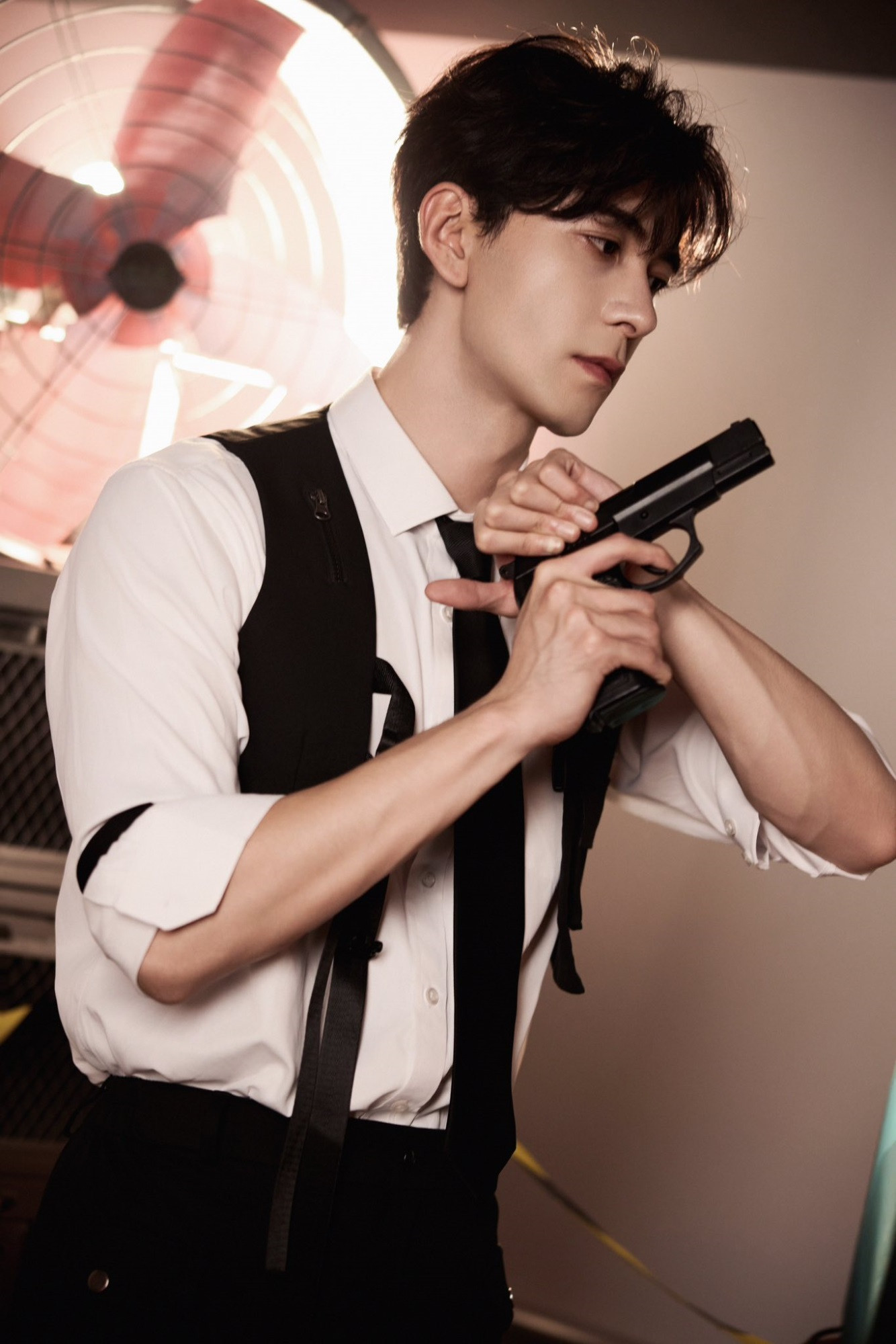 Sánh đôi cùng Địch Lệ Nhiệt Ba, Trần Tinh Húc cũng không thể giúp phim trở mình - Ảnh 2