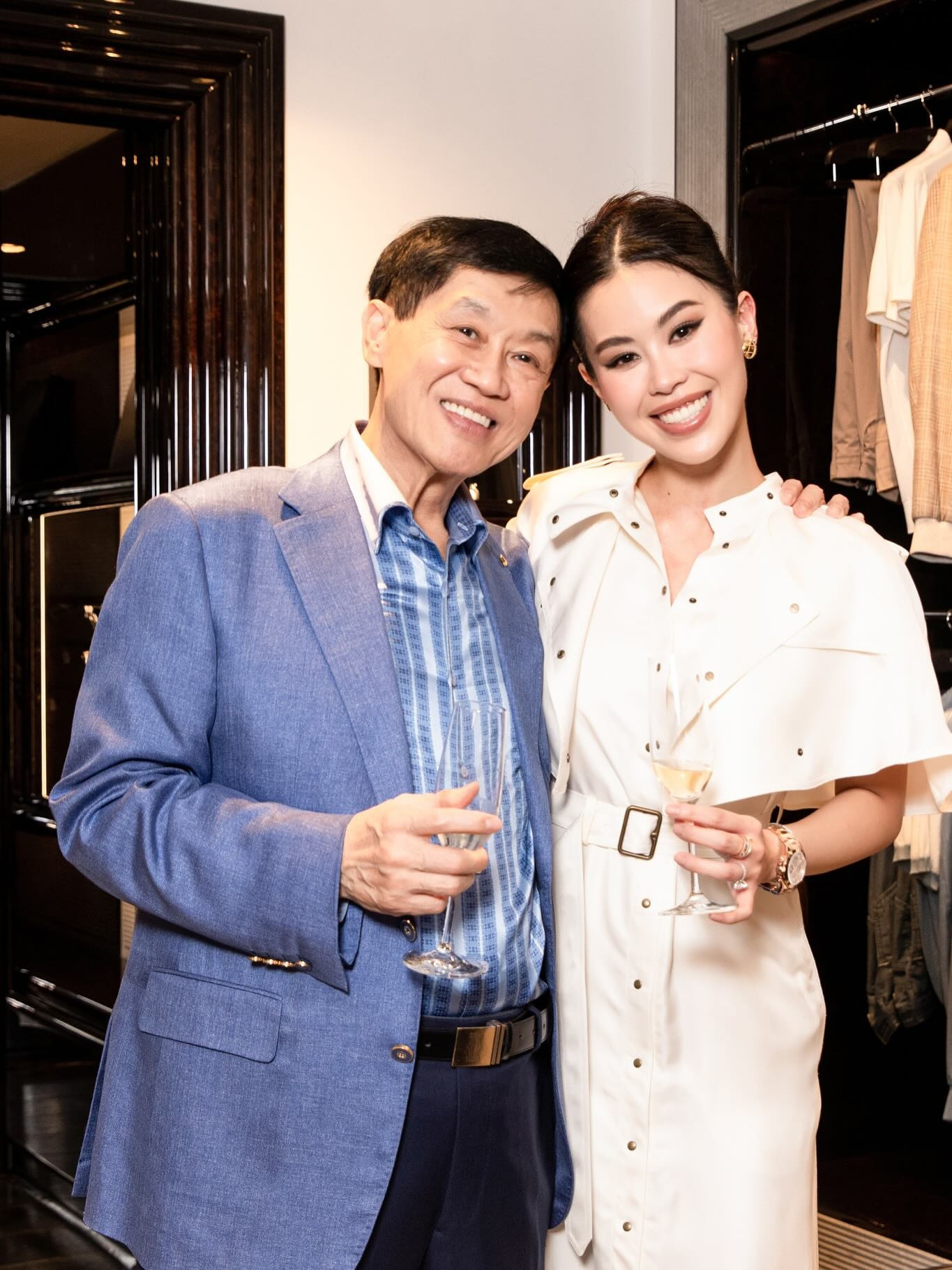 Tỷ phú Johnathan Hạnh Nguyễn chi tiền bằng cả gia tài ủng hộ bà con vùng lũ