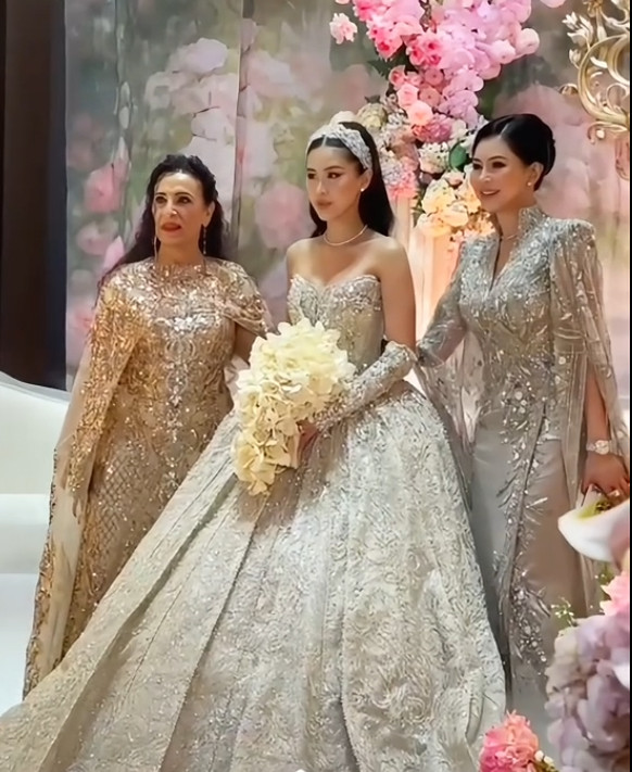 Bóc giá chiếc váy cưới đắt đỏ mẹ Tiên Nguyễn mặc trong đám cưới con gái