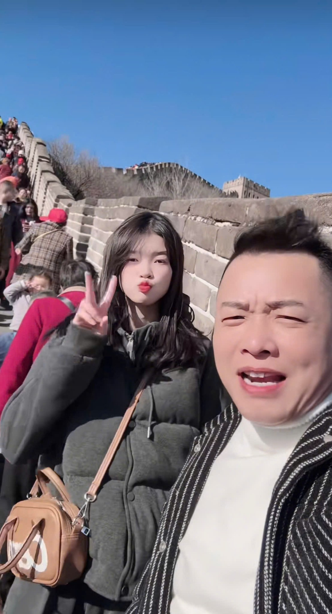 Cuộc sống Tôn Bằng với vợ trẻ kém 26 tuổi