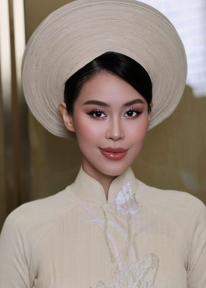 Hai nghệ nhân hàng đầu thiết kế áo dài cho 'công chúa hàng hiệu' là ai?   - Ảnh 4.