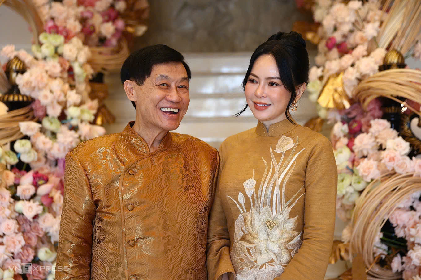 Hai nghệ nhân hàng đầu thiết kế áo dài cho 'công chúa hàng hiệu' là ai?   - Ảnh 8.