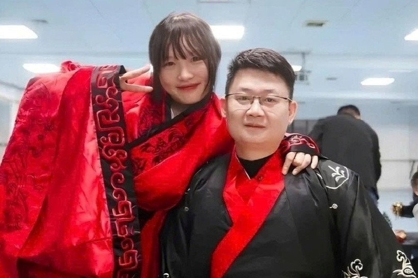 Cô gái nên duyên vợ chồng với người lính cứu mình khỏi động đất năm 10 tuổi. Ảnh:&nbsp;Sina.