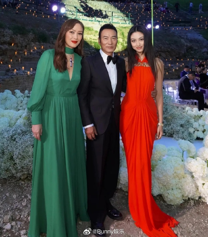 Con gái ông trùm Hong Kong sở hữu chiều cao 1m8 vóc dáng gợi cảm