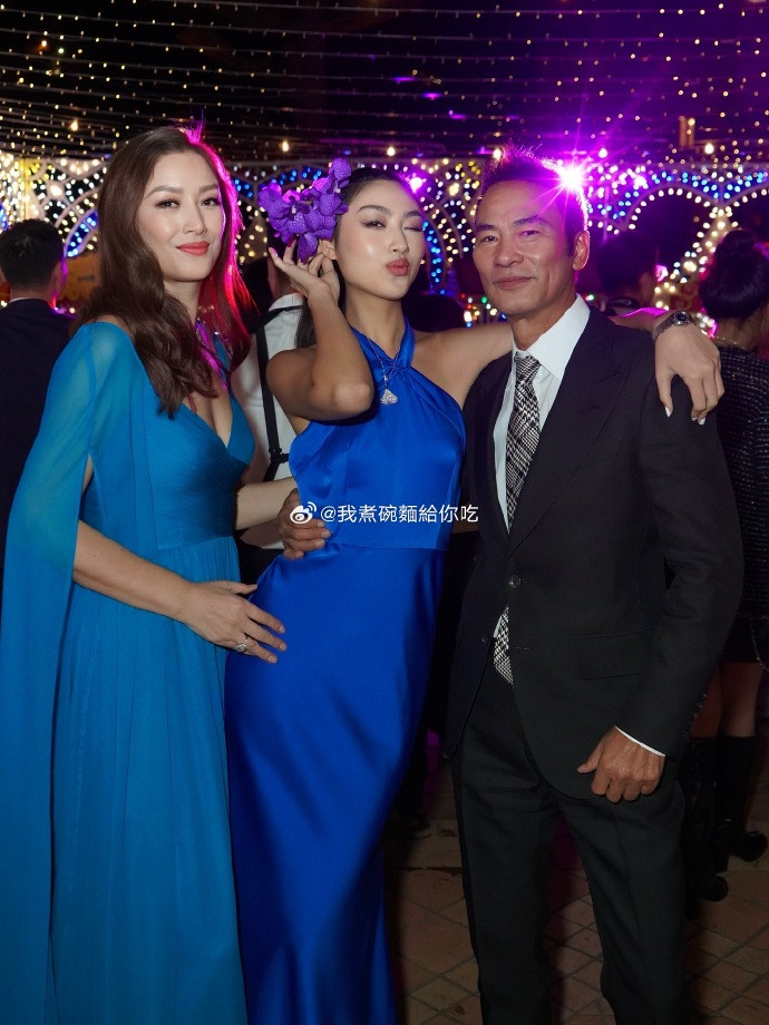 Con gái ông trùm Hong Kong sở hữu chiều cao 1m8 vóc dáng gợi cảm