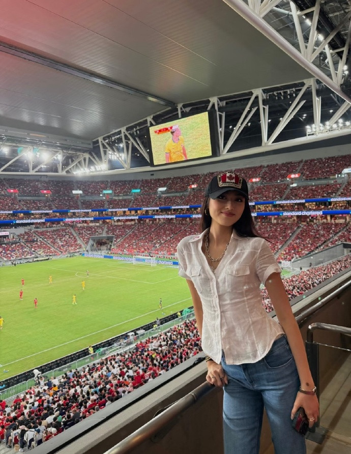 Con gái ông trùm Hong Kong sở hữu chiều cao 1m8 vóc dáng gợi cảm