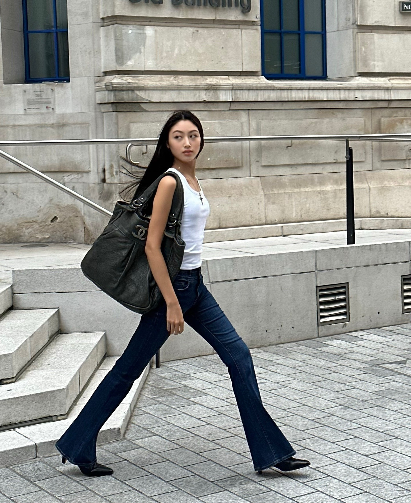 Con gái ông trùm Hong Kong sở hữu chiều cao 1m8 vóc dáng gợi cảm