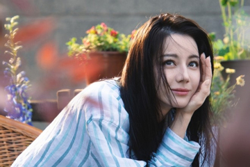 Địch Lệ Nhiệt Ba thành tích phim 'đi lùi', người hâm mộ 'quay lưng' lại với mỹ nhân Tân Cương