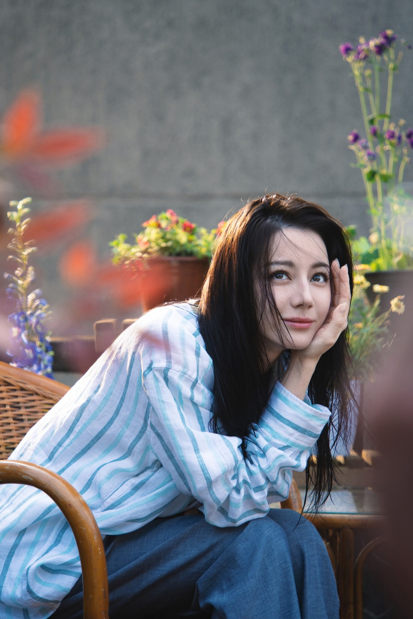 Địch Lệ Nhiệt Ba thành tích phim 'đi lùi', người hâm mộ 'quay lưng' lại với mỹ nhân Tân Cương - Ảnh 1