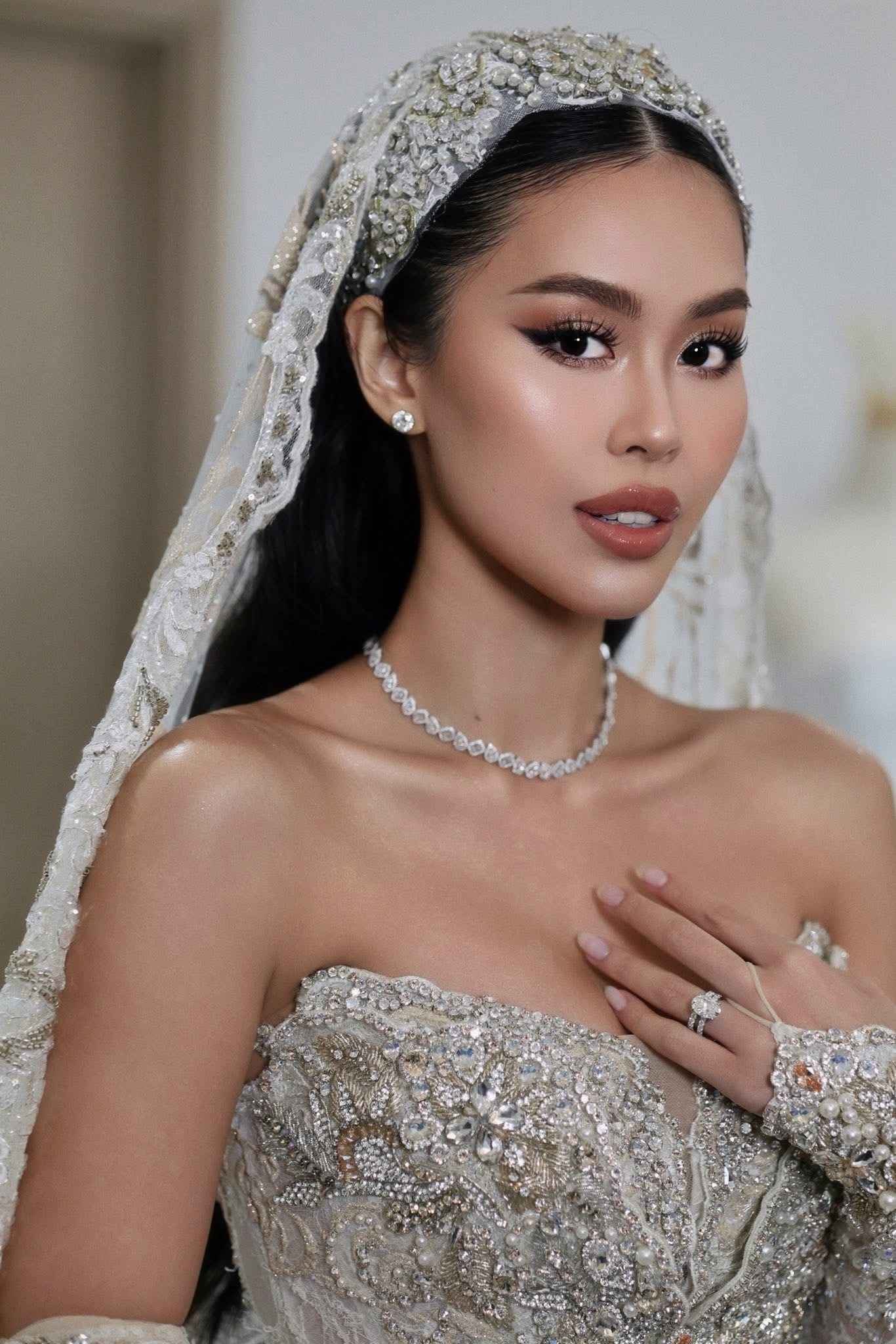 Hai chiếc đầm đắt đỏ nhất trong đám cưới của con gái cựu mỹ nhân màn bạc Thuỷ Tiên - Ảnh 9.