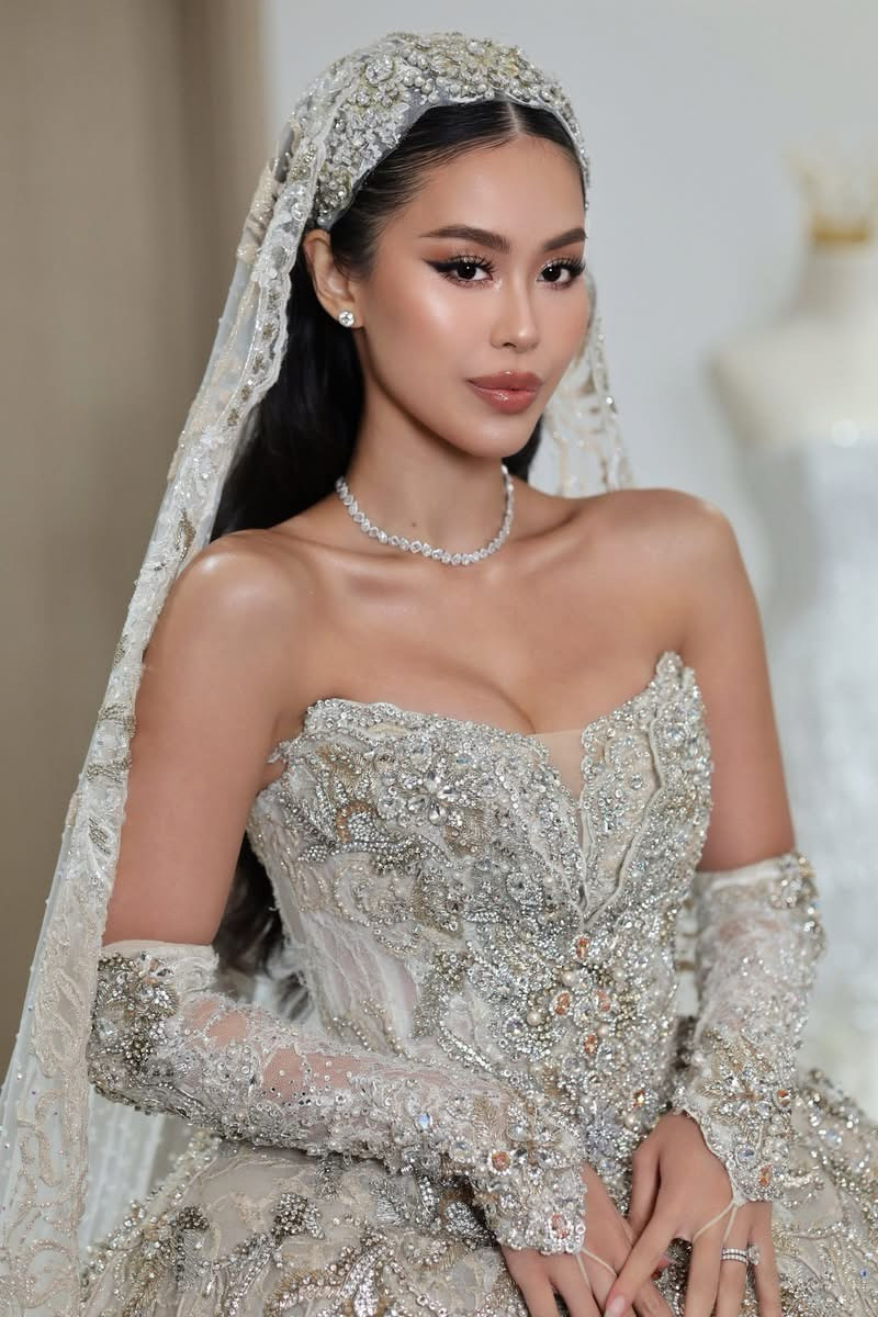 Hai chiếc đầm đắt đỏ nhất trong đám cưới của con gái cựu mỹ nhân màn bạc Thuỷ Tiên - Ảnh 6.