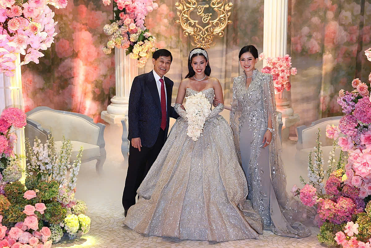 Hai chiếc đầm đắt đỏ nhất trong đám cưới của con gái cựu mỹ nhân màn bạc Thuỷ Tiên  - Ảnh 2.