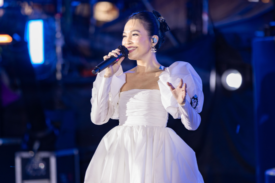 Hiền Thục, Phương Mỹ Chi, Bùi Công Nam “nuốt mic” cực cháy tại sự kiện 