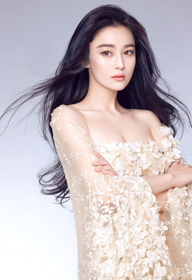 Mỹ nhân thị phi nhất showbiz ngày càng xinh đẹp sau khi kết hôn