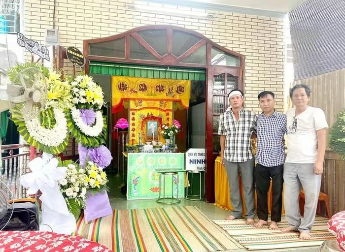 Tang lễ hưu quạnh giản dị của nghệ sĩ Thương Tín