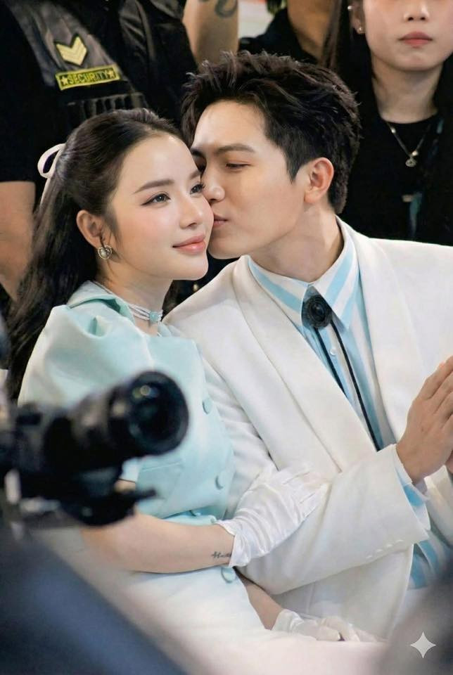 Anh Tú  Lily lộ ảnh cưới