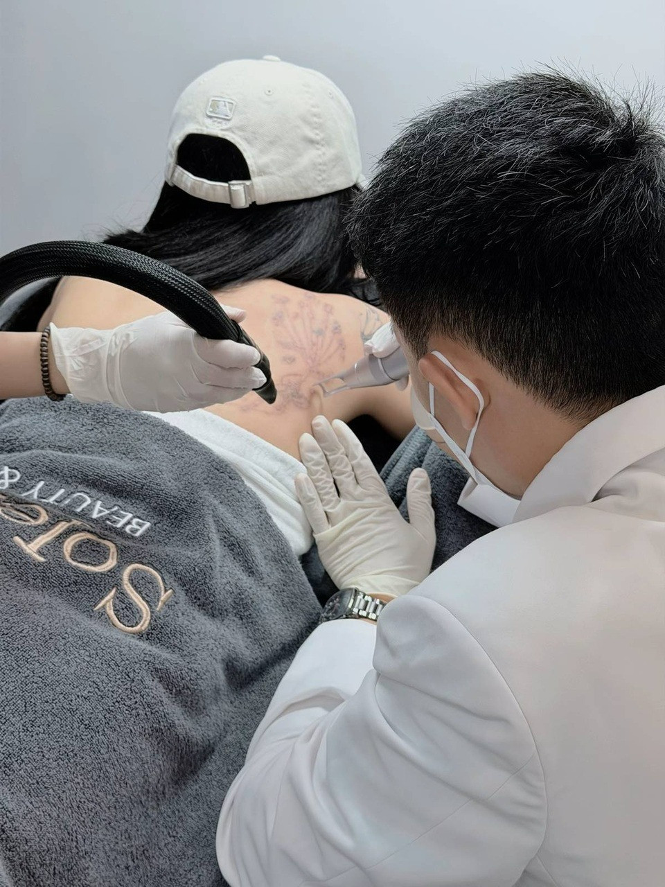 CiiN xoá sạch hình xăm sau ồn ào không được lòng mẹ bạn trai OgeNus