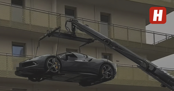 Đưa Ferrari lên ban công để trưng bày, dân chơi bị cảnh sát 'hỏi thăm'