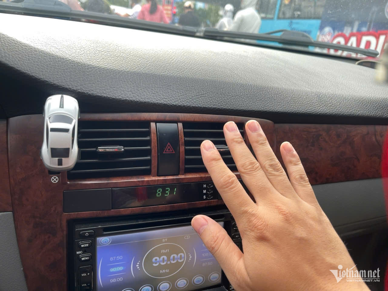 W-dieu hoa o to khong mat.jpg