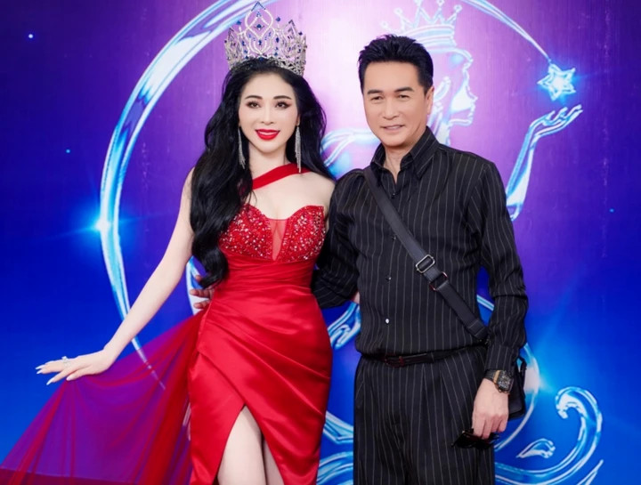 Nam ca sĩ vẫn chăm chỉ hoạt động nghệ thuật.