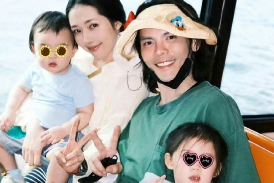 Hôn nhân kỳ lạ của con trai ông trùm giới giải trí