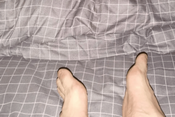 Nữ sinh sốc nặng vì bạn cùng phòng lén làm một việc mỗi đêm: Một người làm, cả phòng khó chịu!