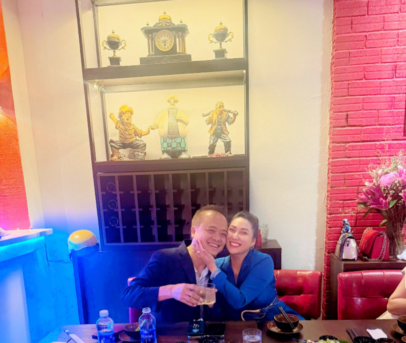 Phi Thanh Vân công khai loạt ảnh tình tứ bên bạn trai U60 sau tin đồn chia tay