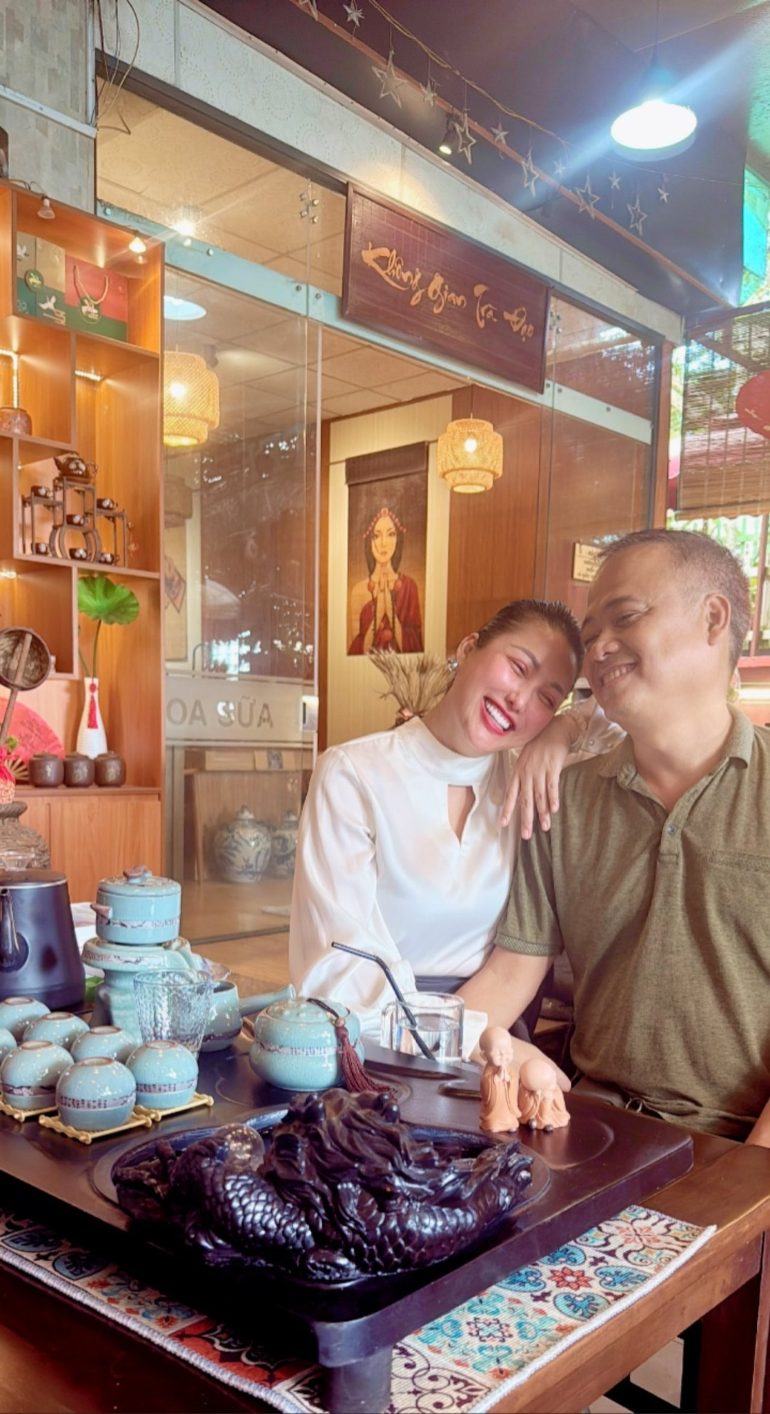 Phi Thanh Vân công khai loạt ảnh tình tứ bên bạn trai U60 sau tin đồn chia tay