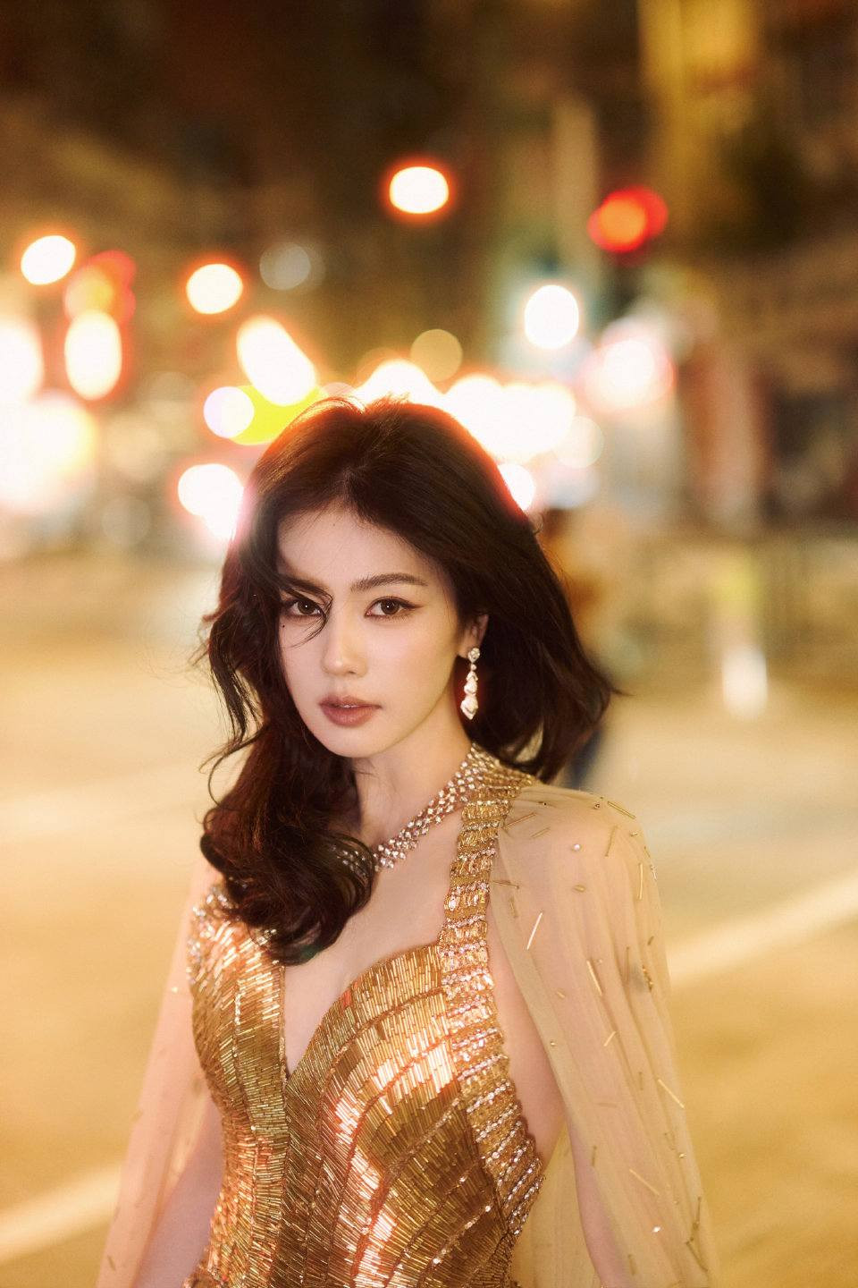 Triệu Lộ Tư 'vượt mặt' Bạch Lộc và Triệu Lệ Dĩnh trở thành mỹ nhân hot nhất năm 2025 - Ảnh 2