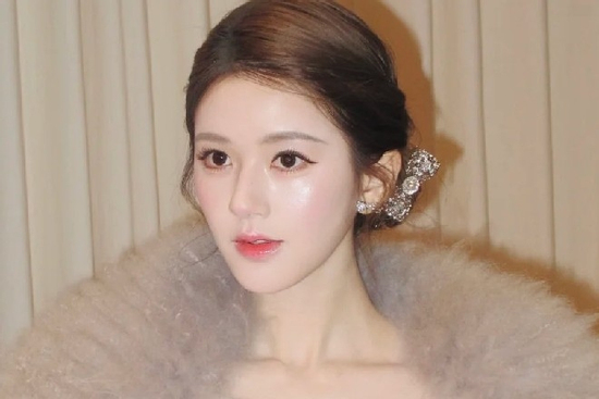 Triệu Lộ Tư 'vượt mặt' Bạch Lộc và Triệu Lệ Dĩnh trở thành mỹ nhân hot nhất năm 2025