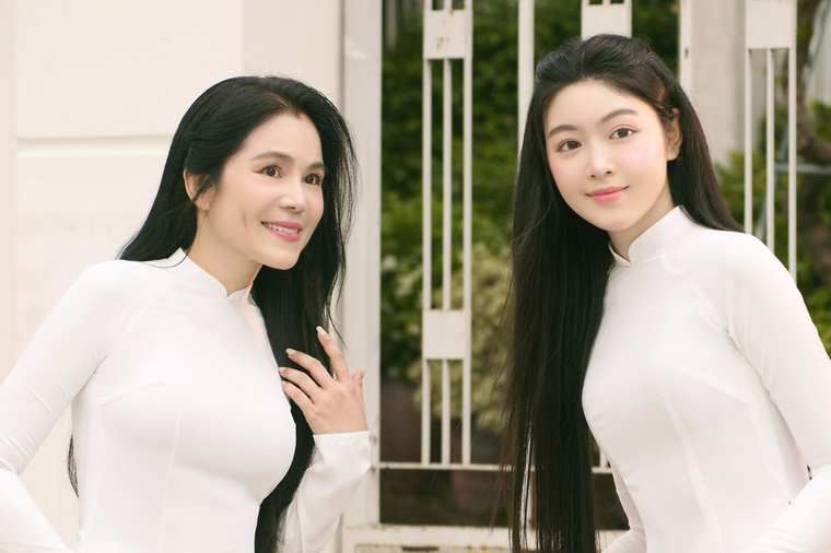 Con gái Quyền Linh khoe ảnh bên mẹ là CEO quyền lực, nhan sắc trẻ đẹp của phụ huynh gây sốt