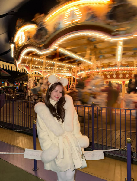 Thiều Bảo Trâm xách túi gần 100 triệu đồng đi du lịch Nhật