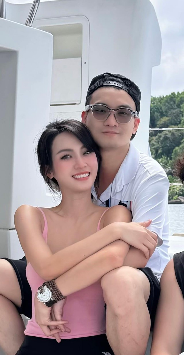 Vũ Thúy Quỳnh nhắc tới thiếu gia Đức Phạm trên livestream